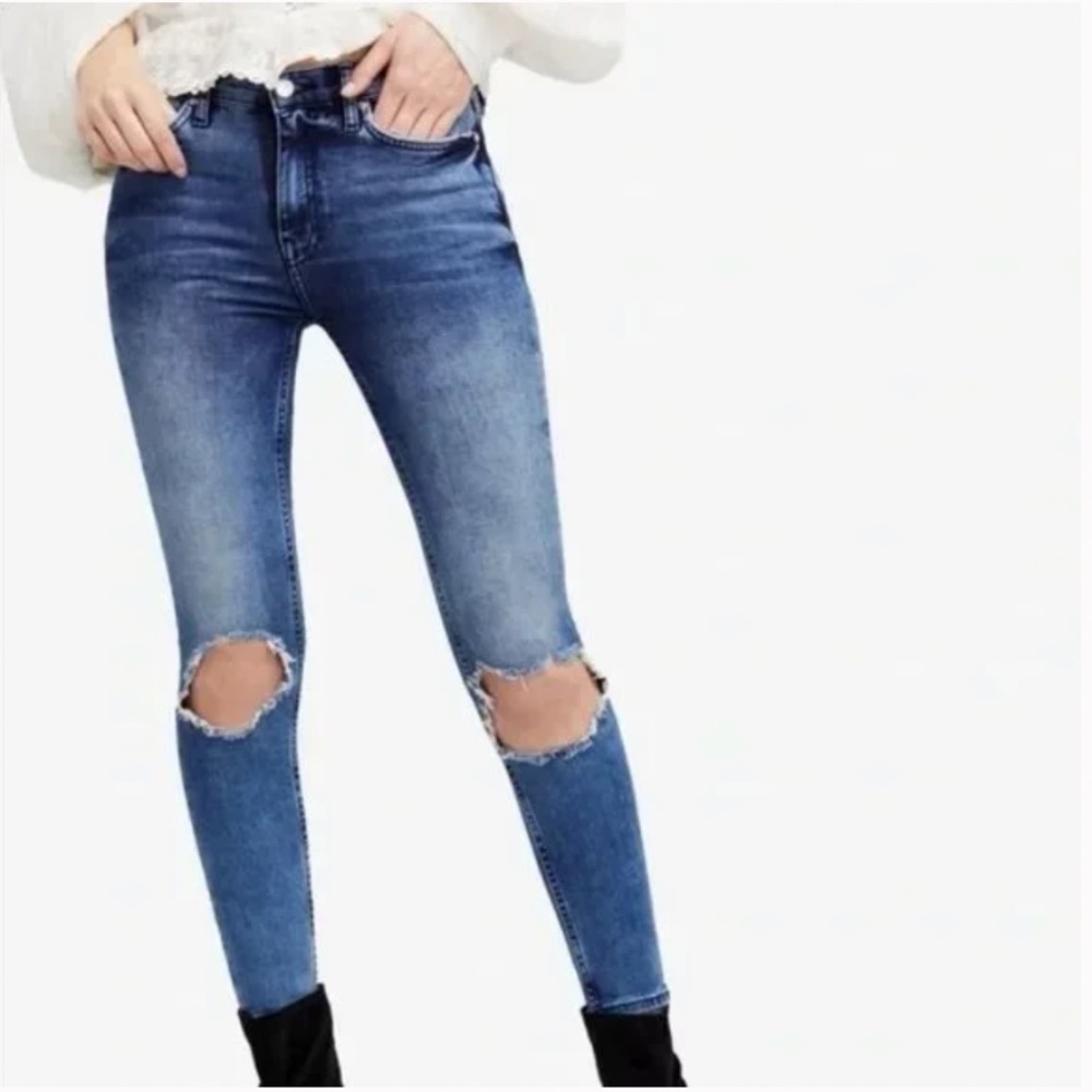 Free People. Busted High Rise Distressed Skinny Jeans. Size 28